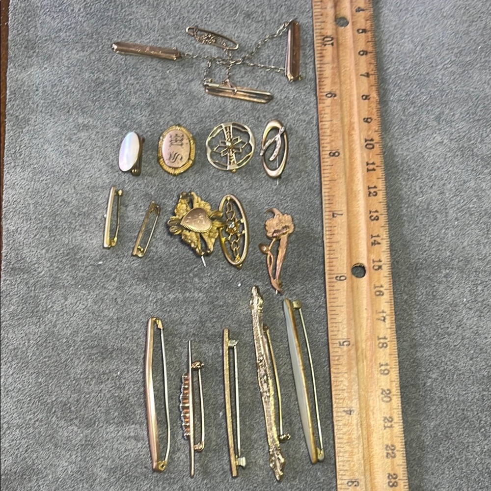 Lot of Vintage Bar Brooches and Scatter Pins - Picture 9 of 10